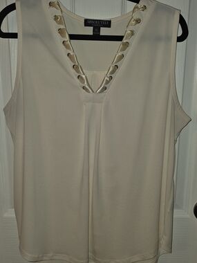 Absolutely Famous Cream V-Neck Sleeveless Camisole with Ribbon Trim
